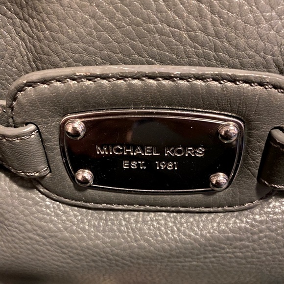 Michael Kors Medium Gray Pebbled Leather Hamilton Handbag 10” x 15” - Picture 10 of 13